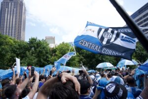 Entre banderas, cánticos y mucha emoción los argentinos tomaron el centro de Dallas previo al partido ante Austria