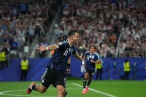 Argentina goleó 3-1 a Jordania y cerró la fase de grupos con fiesta en Dallas