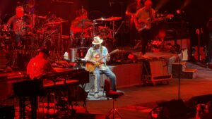 Santana hizo vibrar el Moody Center con su Oneness Tour
