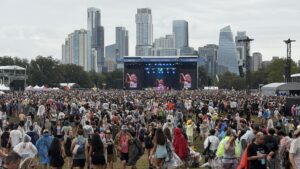 ACL Fest 2026: así se vivió el primer día en Zilker Park, entre lodo y los 25 años del festival