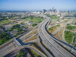Las carreteras y cruces más peligrosos de Houston: guía para manejar seguro